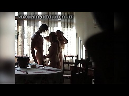 ❤️ Sex-Freunde laden einen riesigen Mann und einen Dreier mit ihm ein ❤ Sex bei uns de.teatroporno.ru ❌❤