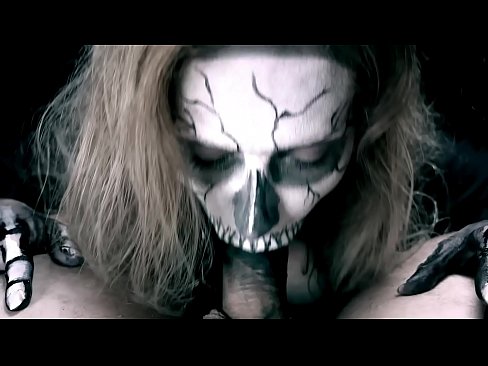 ❤️ Dämonenmädchen lutscht Schwanz mit ihrem schwarzen Mund und schluckt Sperma. ❤ Sex bei uns de.teatroporno.ru ❌❤