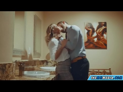 ❤️ Wenn eine vollbusige Blondine dich in einer öffentlichen Toilette verführt ❤ Sex bei uns de.teatroporno.ru ❌❤